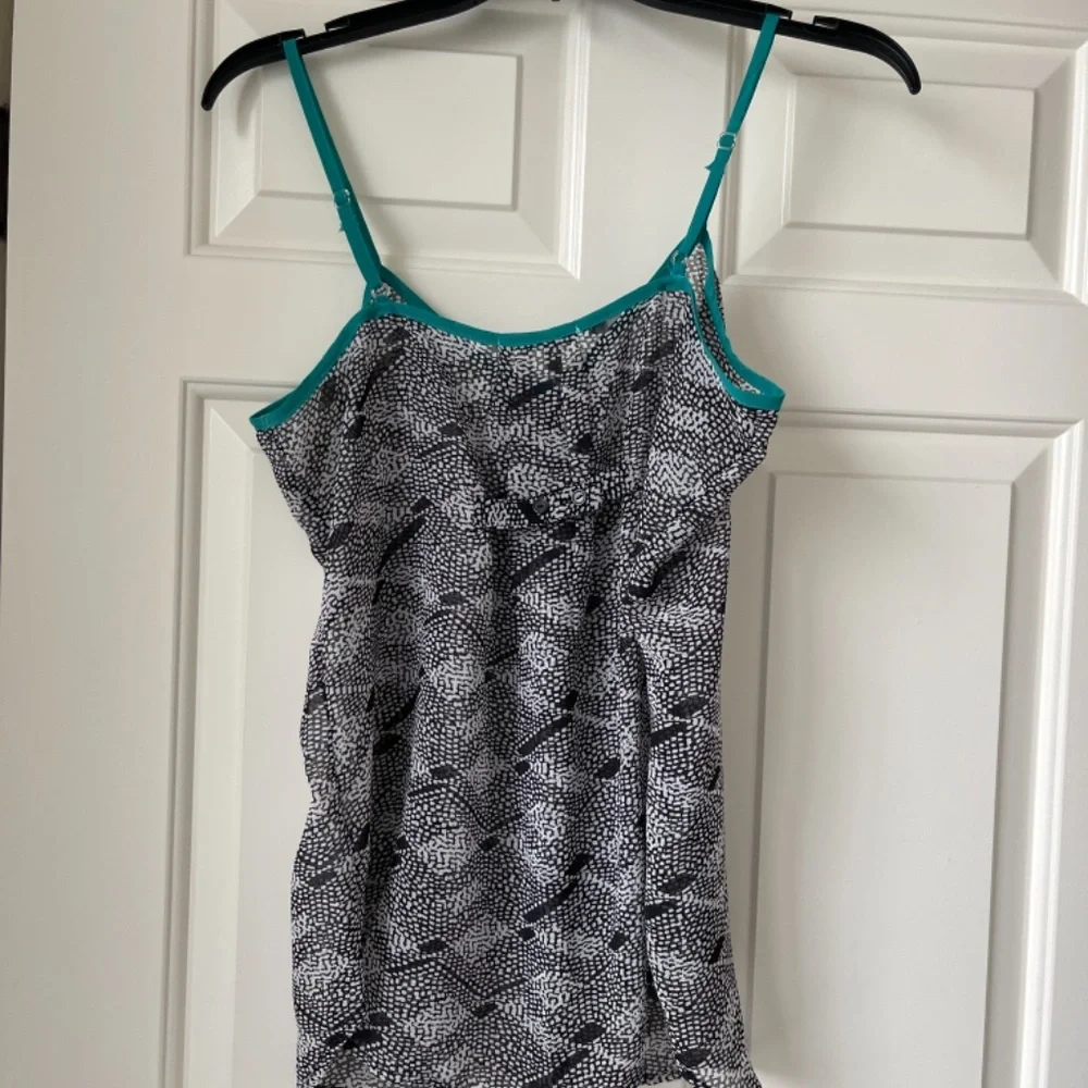 Sheer Tank Top - Picture 2 of 4